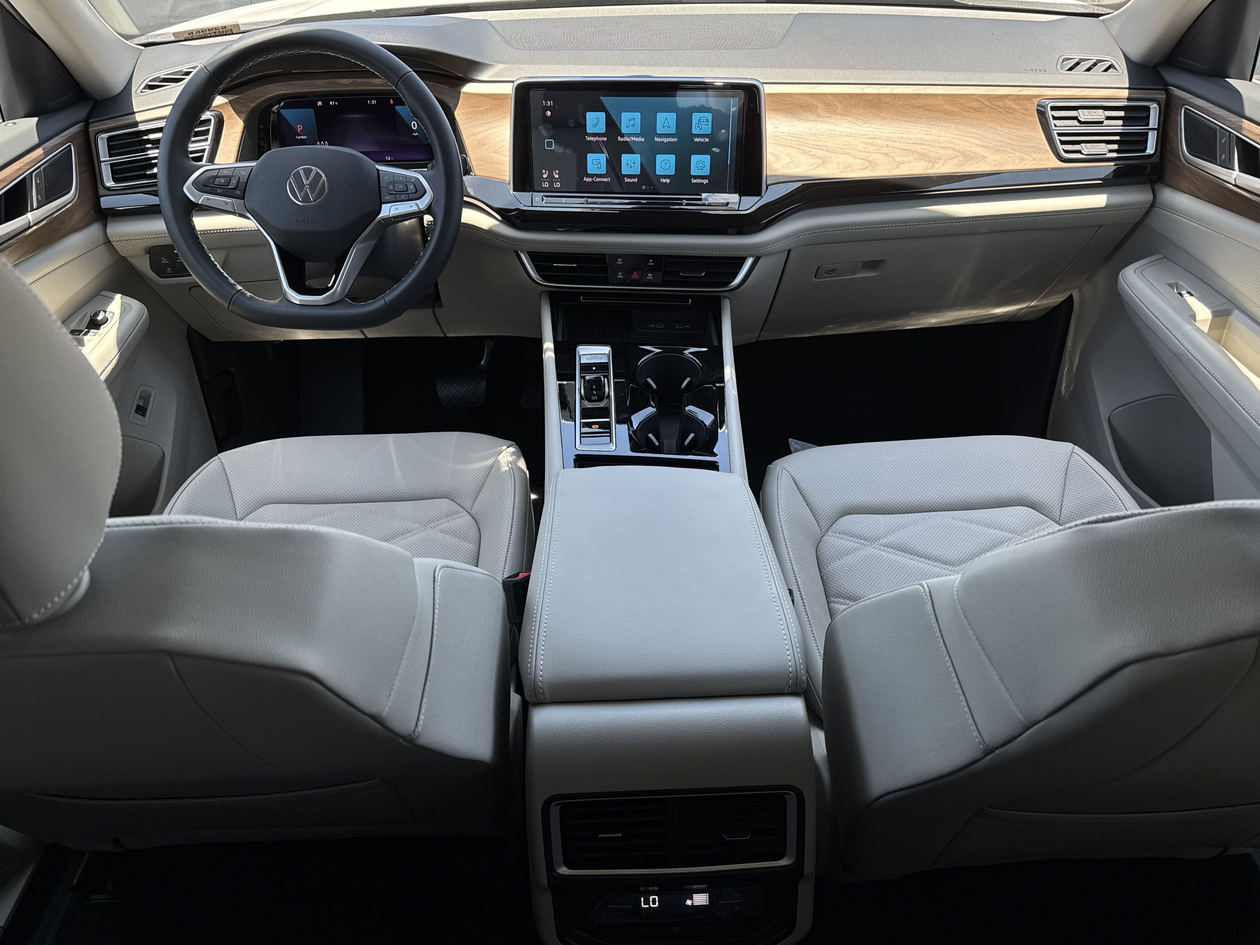 Used 2025 Volkswagen Atlas SE image 25