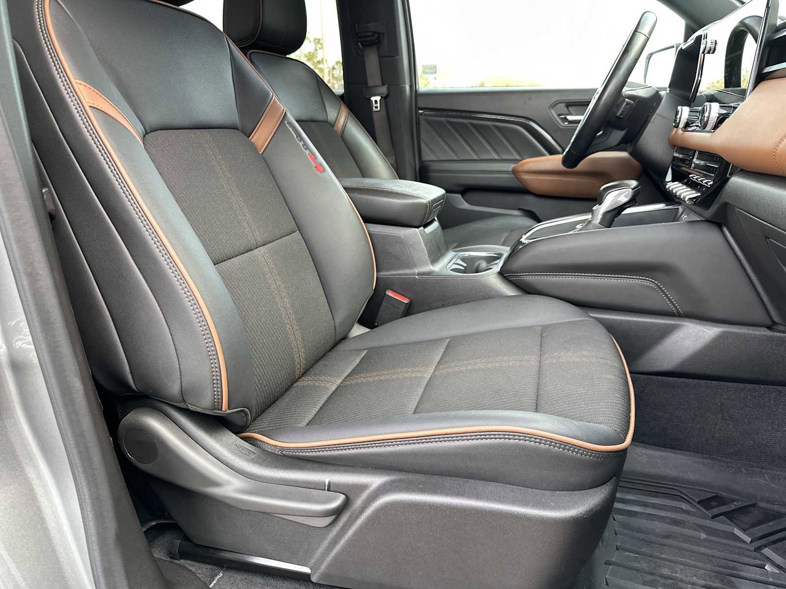 Used 2024 GMC Canyon AT4 image 27