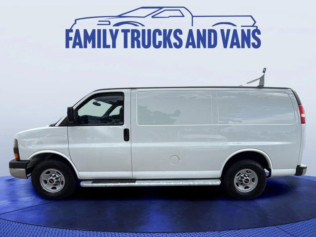 Used 2014 GMC Savana 2500 RWD image 2