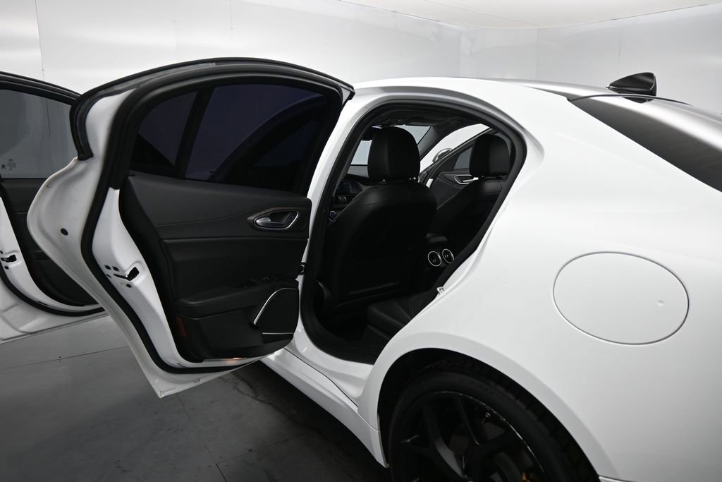 Used 2021 Alfa Romeo Giulia Ti w/ Nero Edizione RWD image 15