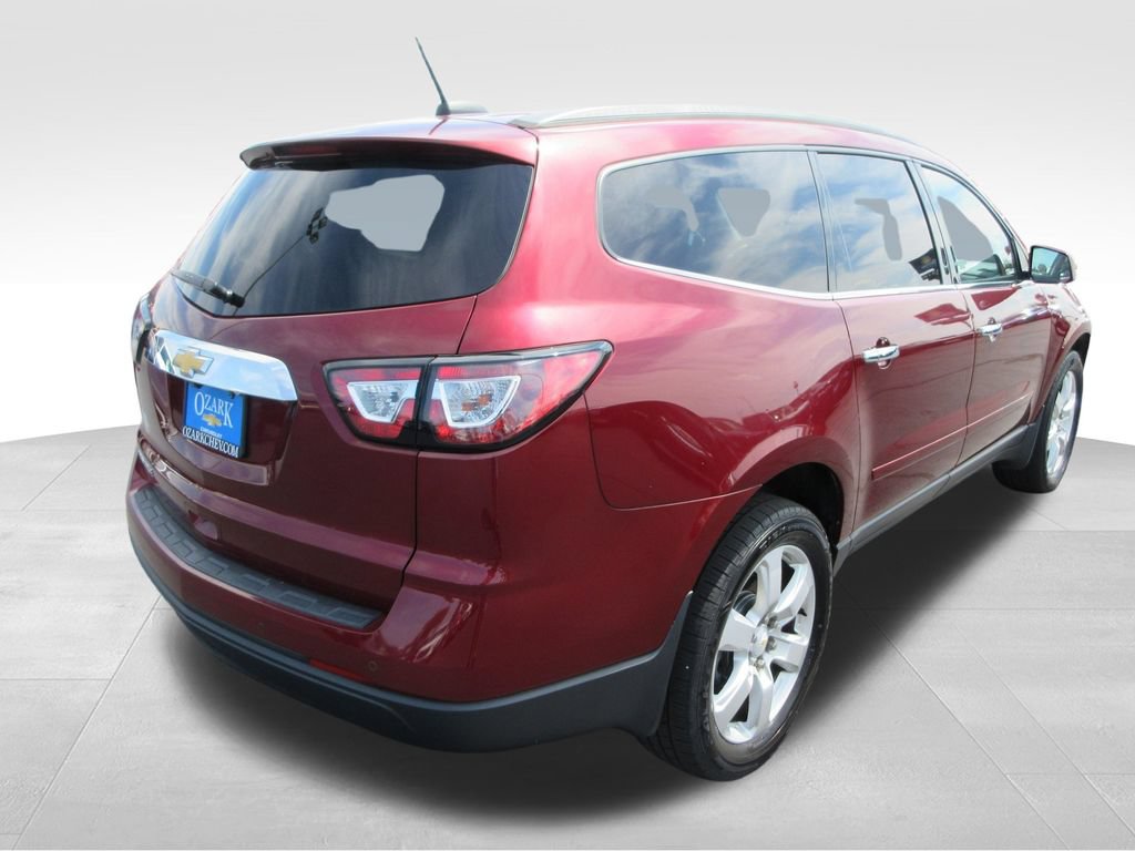 Used 2017 Chevrolet Traverse LT w/ Style and Technology Package FWD image 5