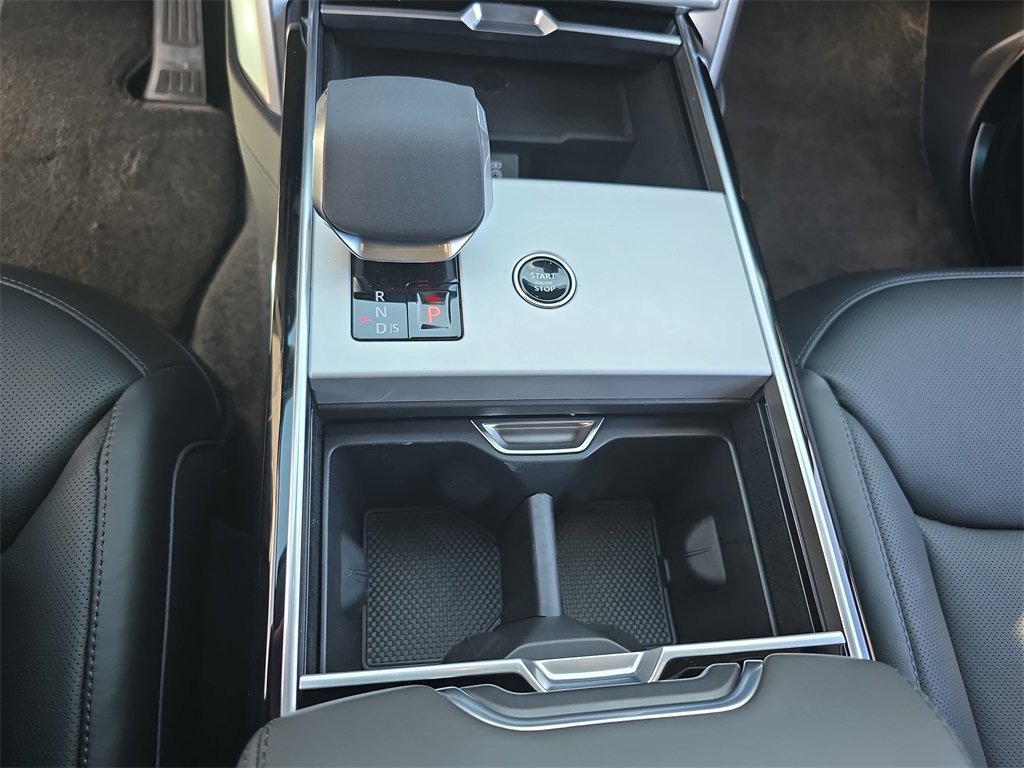 New 2026 Land Rover Range Rover Long Wheelbase SE image 27