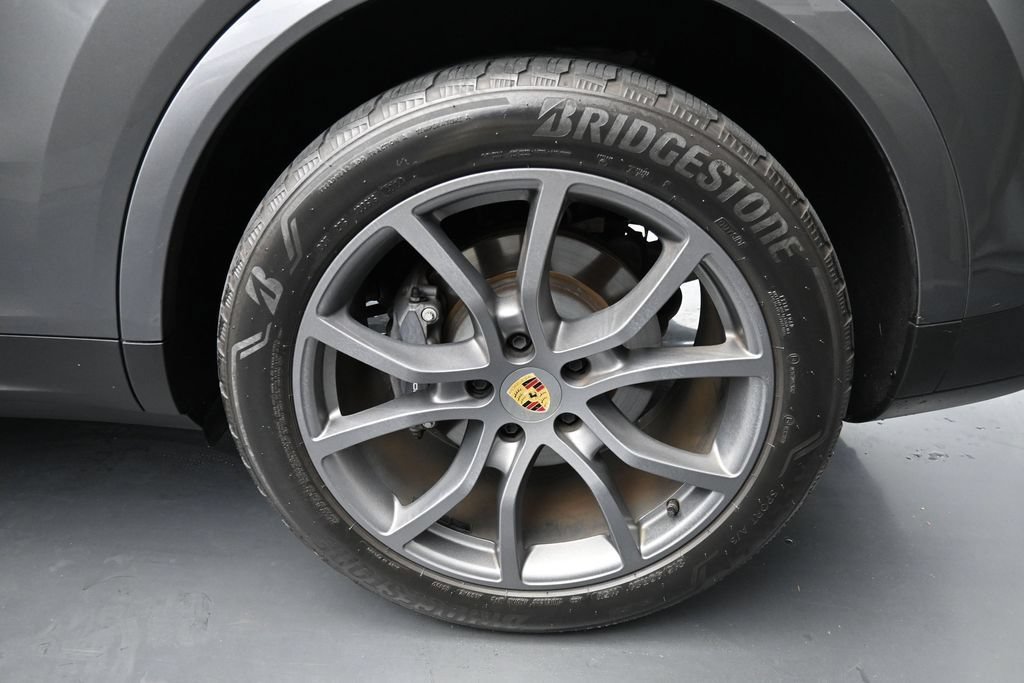 Certified 2024 Porsche Cayenne AWD/4WD image 9