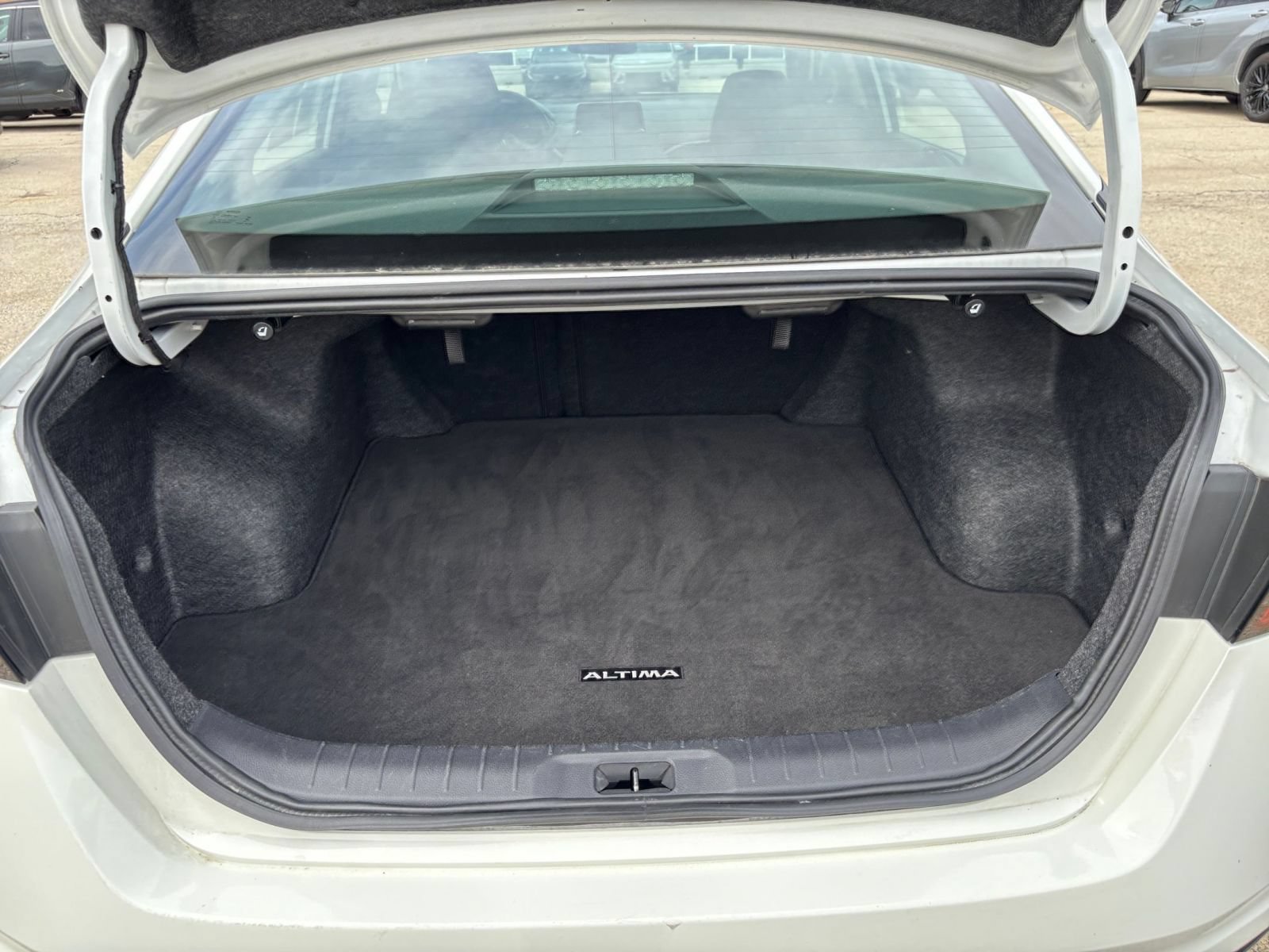 Used 2025 Nissan Altima 2.5 SV FWD image 31
