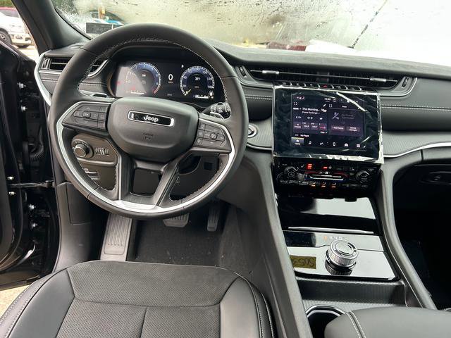 New 2025 Jeep Grand Cherokee Altitude image 11