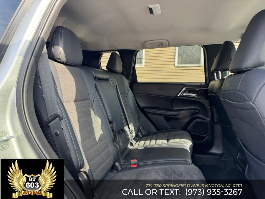 Used 2024 Mitsubishi Outlander AWD image 13