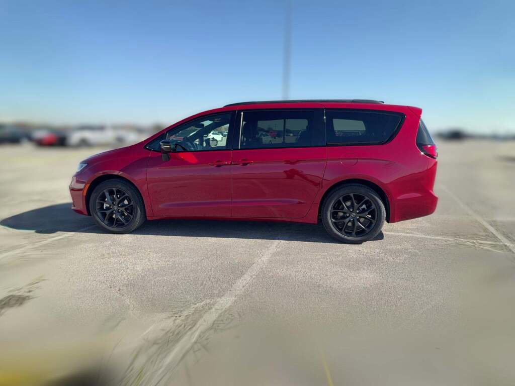 New 2026 Chrysler Pacifica Select w/ S Appearance Package image 6