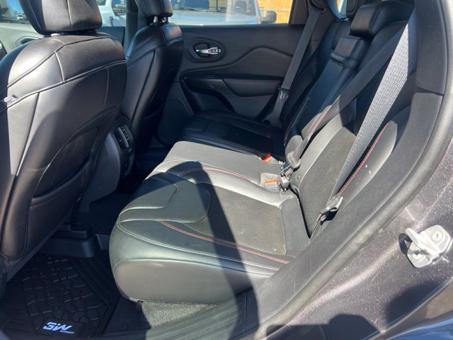 Used 2019 Jeep Cherokee Trailhawk w/ Cold Weather Group AWD/4WD image 21