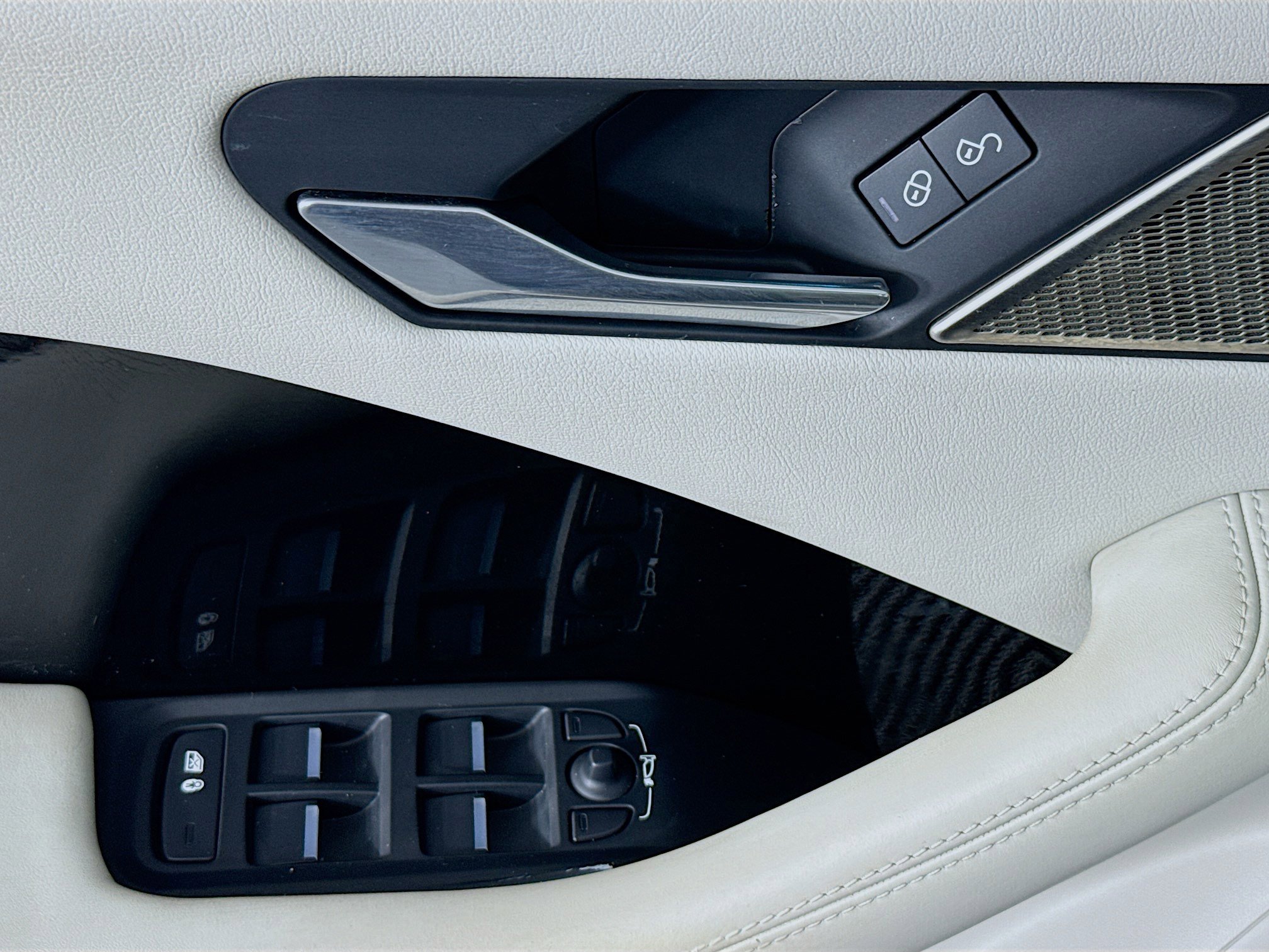 Used 2020 Jaguar I-PACE HSE image 23