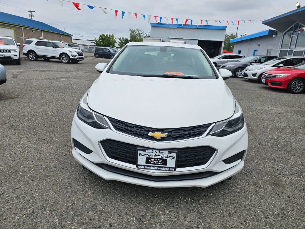 Used 2017 Chevrolet Cruze LT w/ Convenience Package image 2
