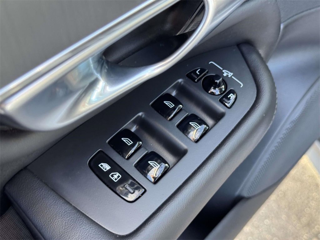 Certified 2024 Volvo XC90 B5 Core w/ Protection Package Premier image 15