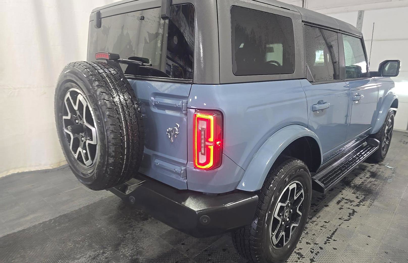 Used 2025 Ford Bronco Outer Banks AWD/4WD image 4