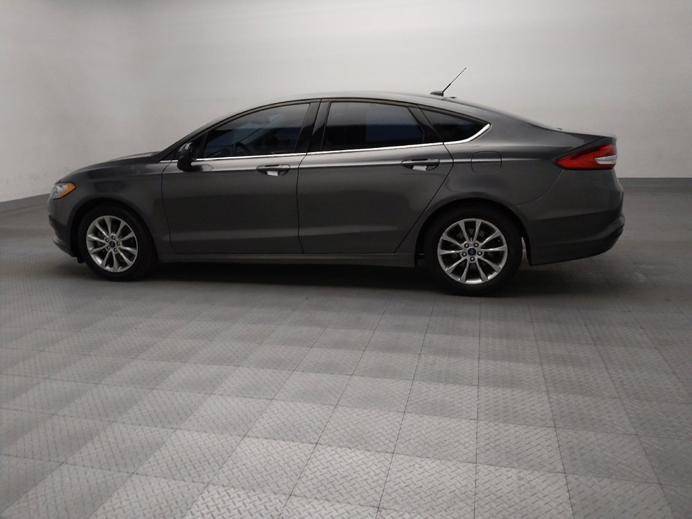 Used 2017 Ford Fusion SE w/ Fusion SE Technology Package FWD image 3