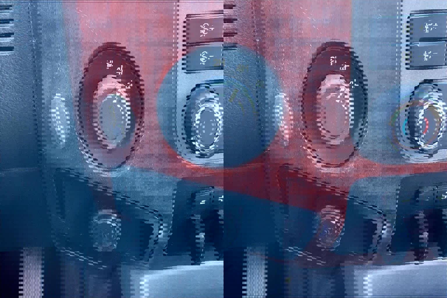 Used 2011 Ford F350 King Ranch w/ King Ranch w/Chrome Pkg image 31