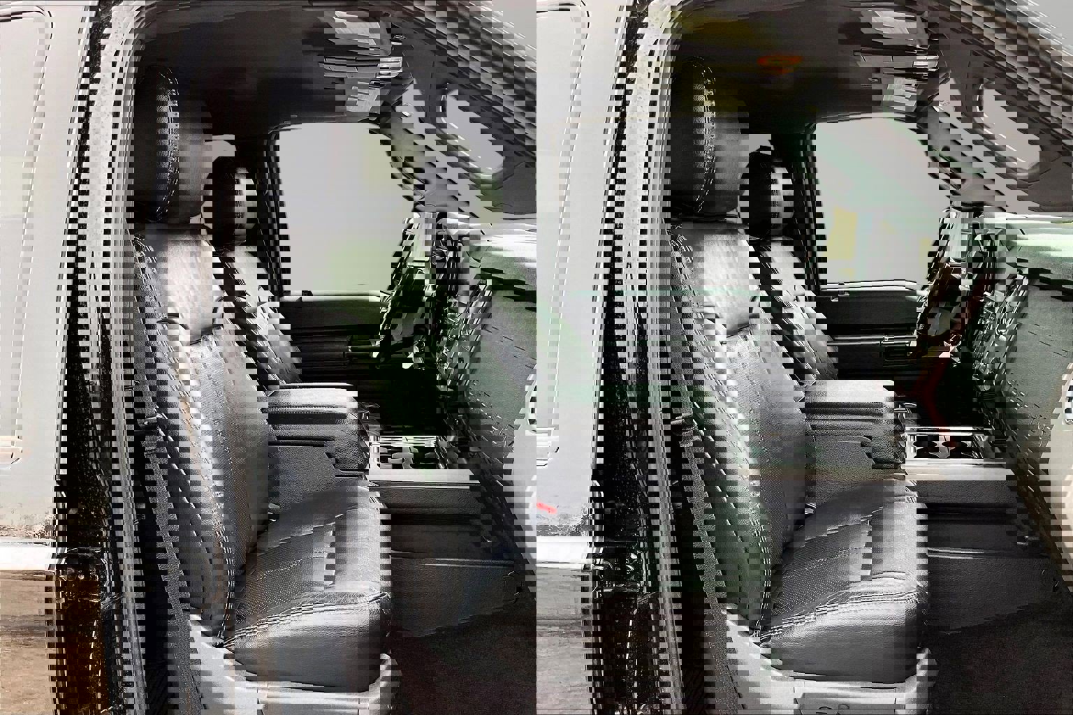 Used 2016 Ford F250 Lariat w/ Lariat Interior Package image 7