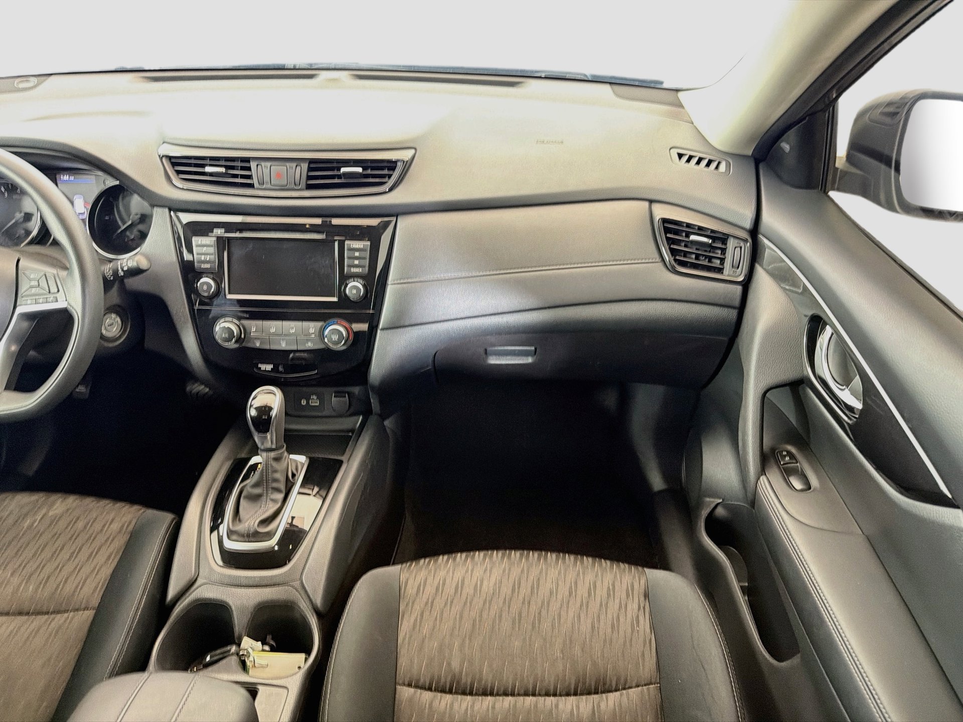 Used 2018 Nissan Rogue S FWD image 16