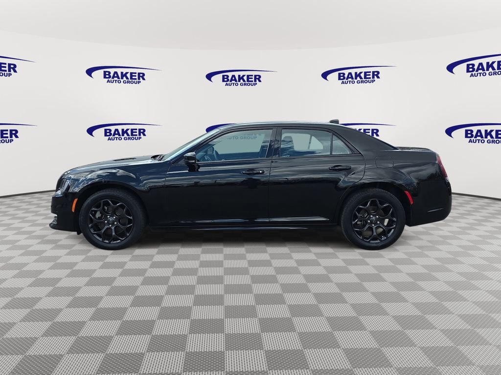Used 2023 Chrysler 300 Touring L w/ Comfort Group image 3