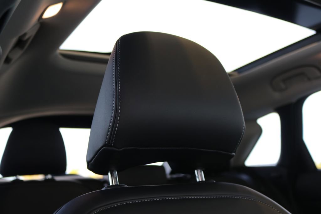 Certified 2025 INFINITI QX50 Luxe image 37