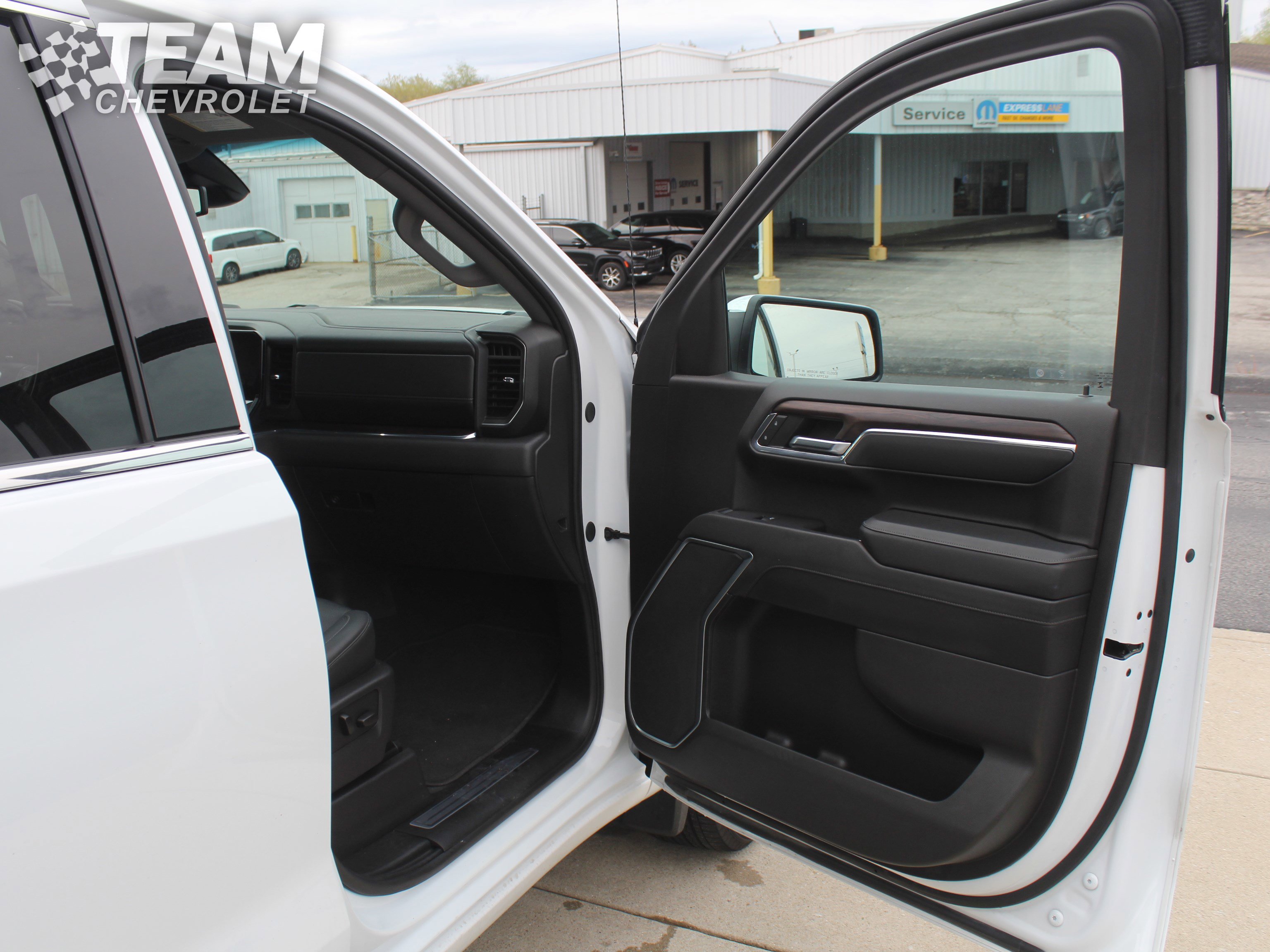 Used 2024 GMC Sierra 1500 SLT AWD/4WD image 24