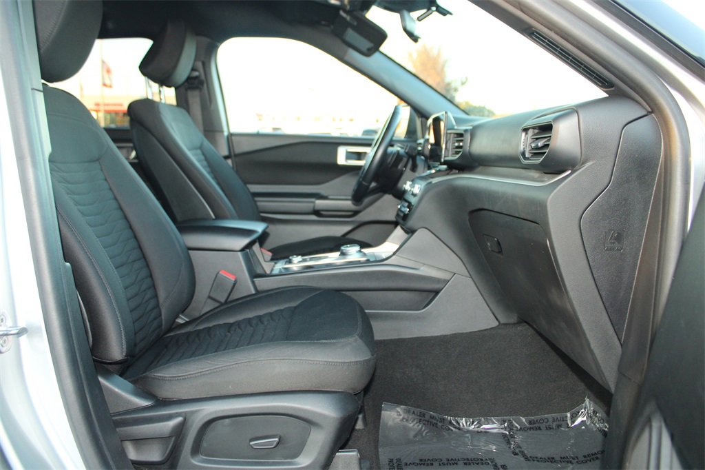 Used 2020 Ford Explorer XLT w/ Comfort Package image 16