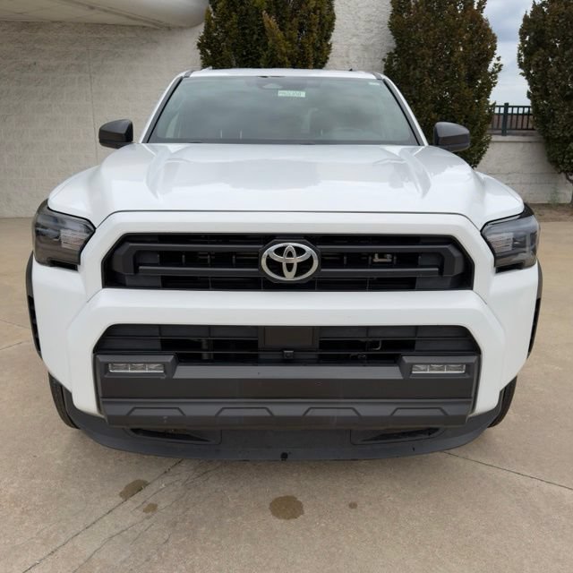 Used 2025 Toyota 4Runner SR5 AWD/4WD image 9