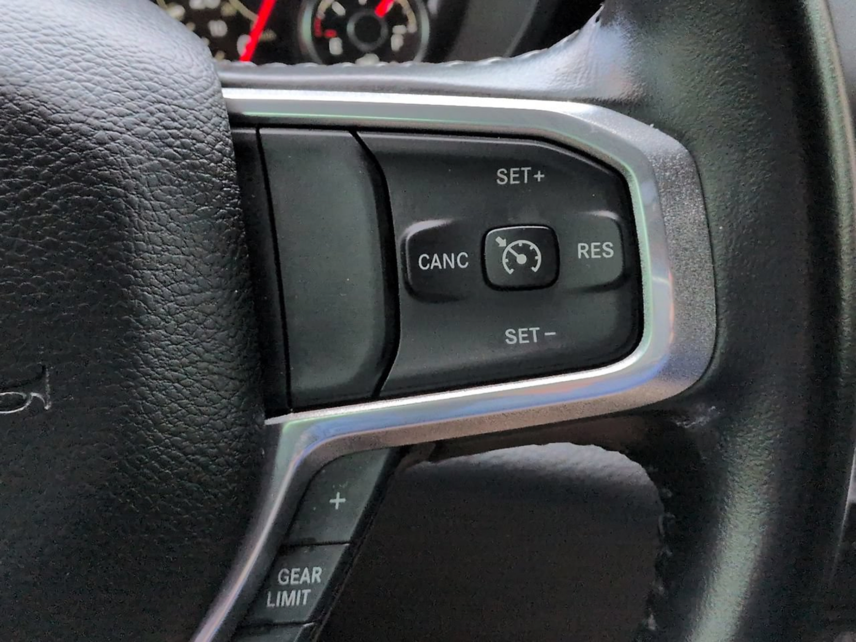 Used 2023 RAM 1500 Laramie RWD image 31
