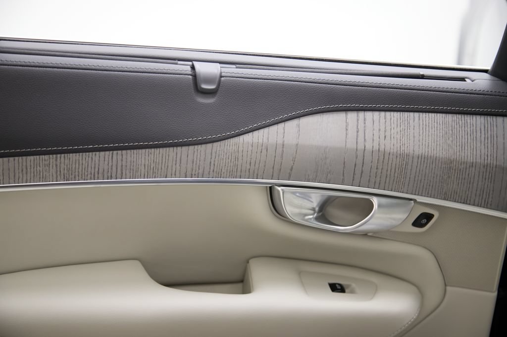 Certified 2024 Volvo XC90 T8 Ultimate w/ Protection Package Premier AWD/4WD image 22