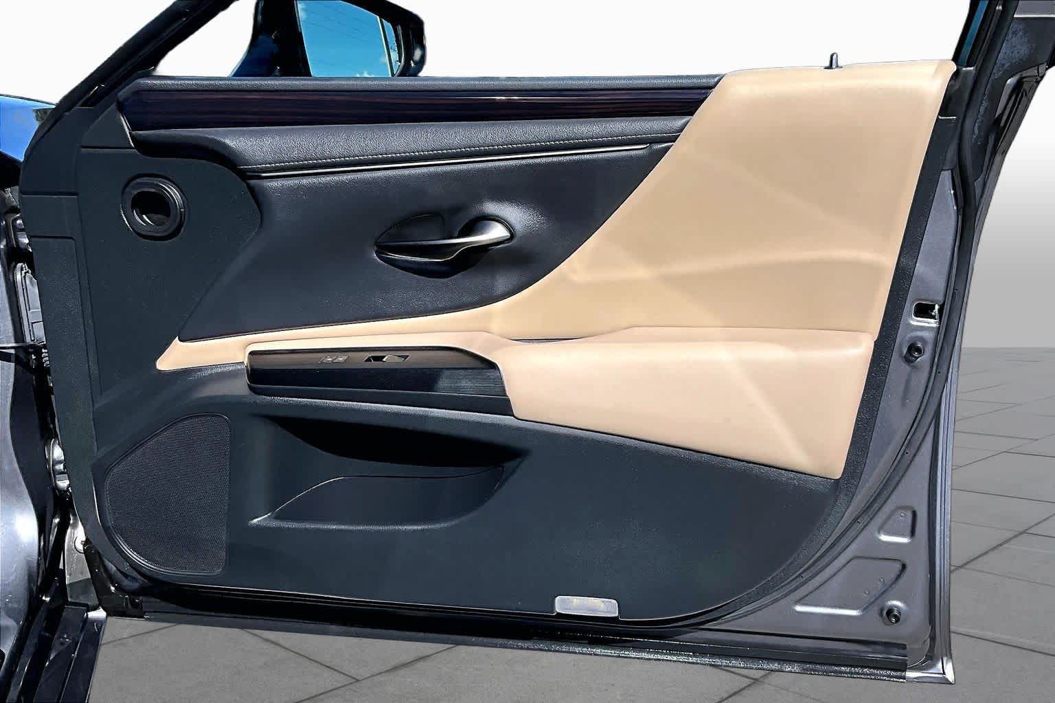 Used 2021 Lexus ES 350 w/ Premium Package FWD image 27