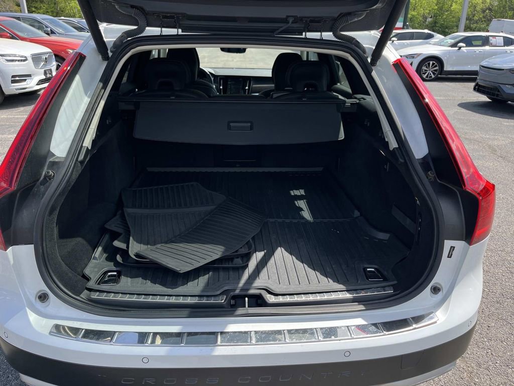 Used 2019 Volvo V90 T5 Cross Country w/ Advanced Package image 12
