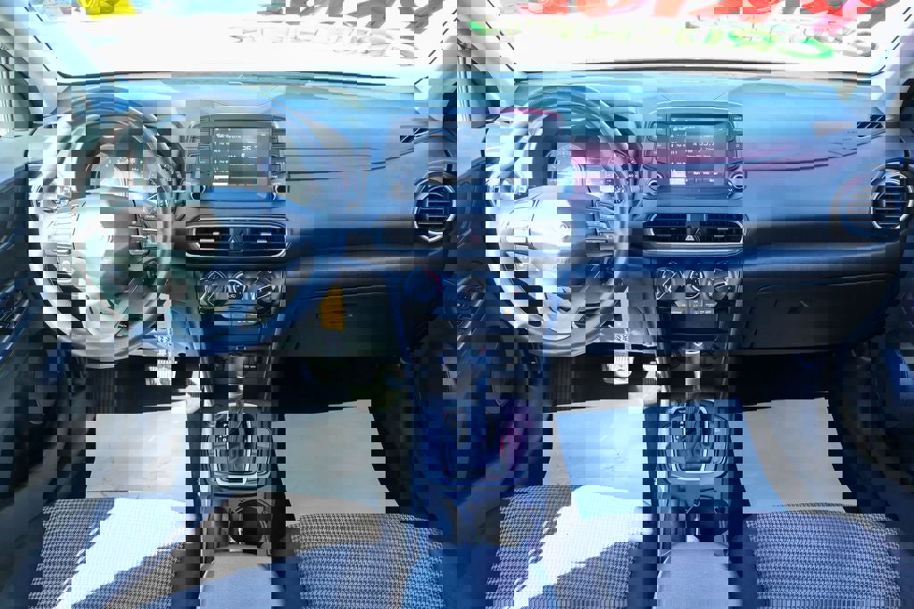 Used 2021 Hyundai Kona SE w/ Cargo Package image 6