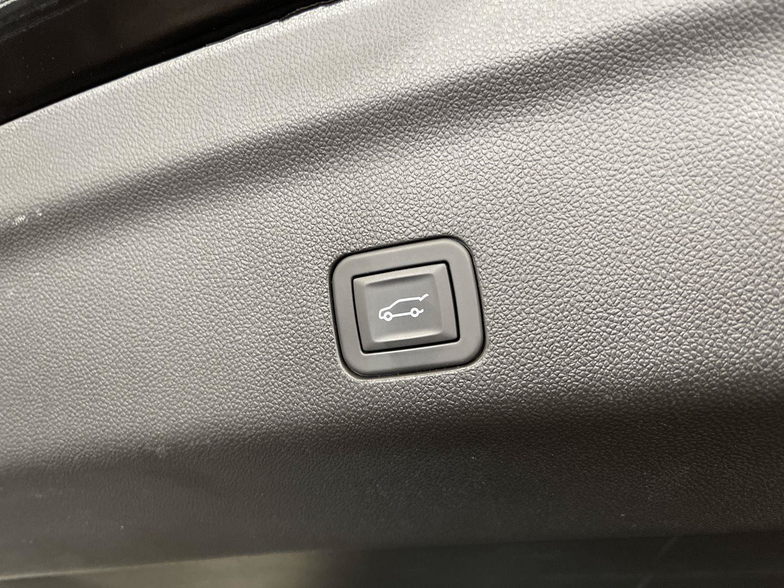 Certified 2026 Cadillac Escalade Platinum Sport w/ LPO, ONYX Package AWD/4WD image 27