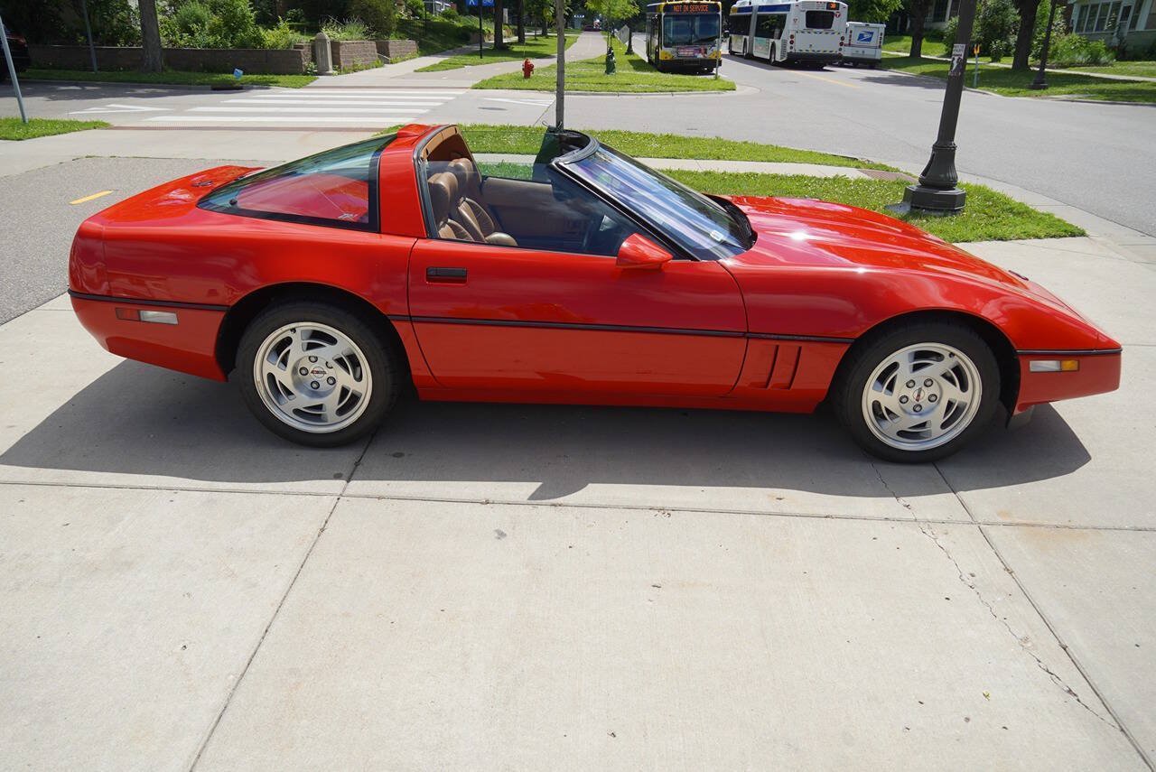Used 1990 Chevrolet Corvette ZR-1 RWD image 3