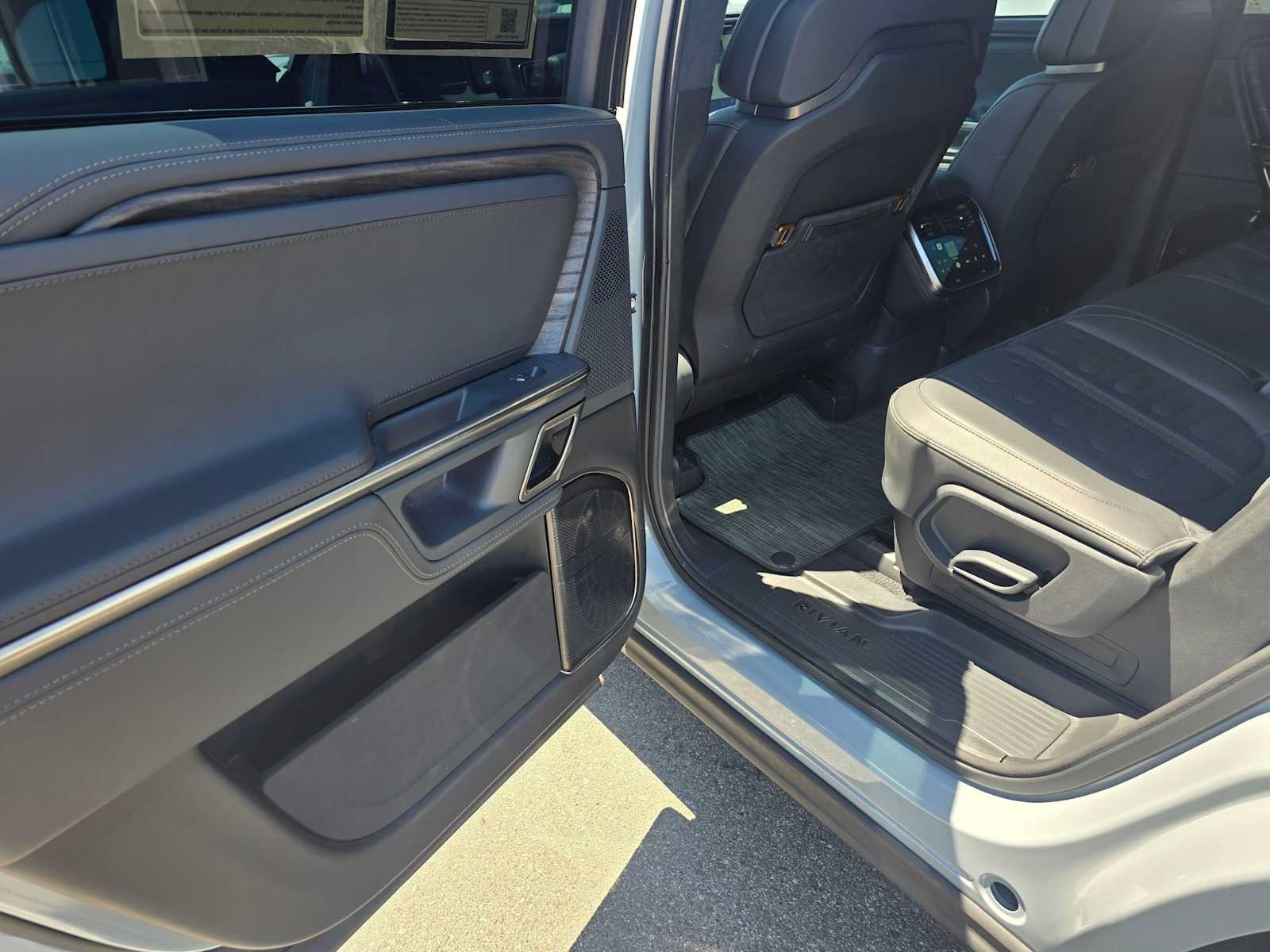 Used 2023 Rivian R1S Launch Edition AWD/4WD image 18