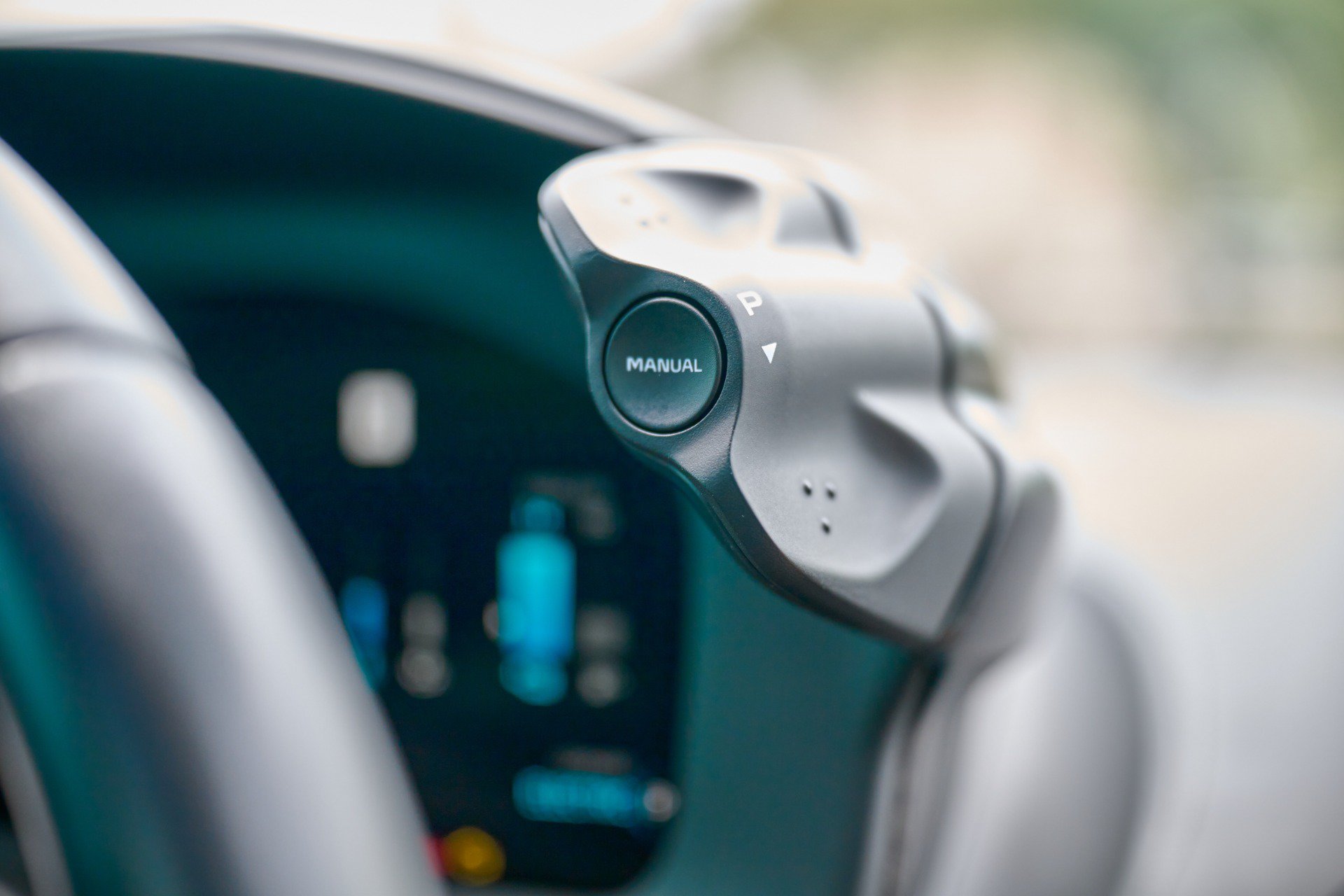 Used 2025 McLaren Artura Spider RWD image 54