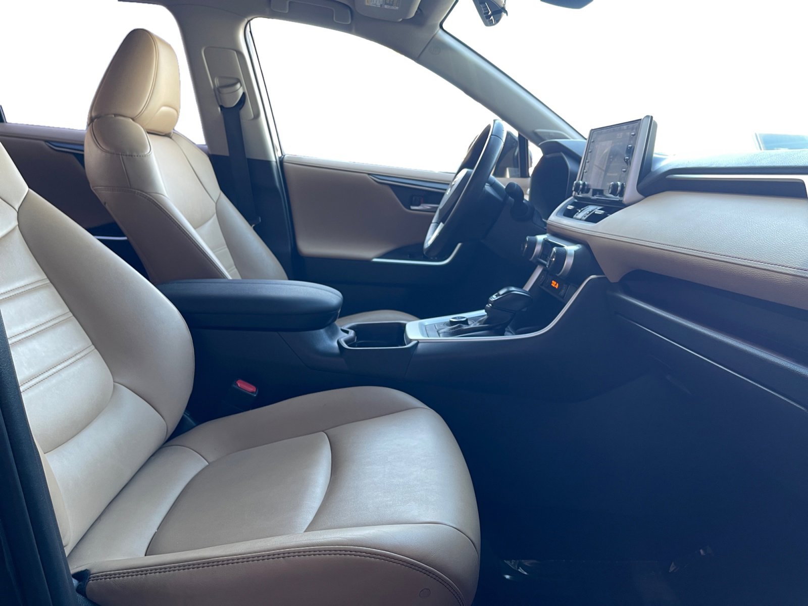 Used 2021 Toyota RAV4 Limited image 15