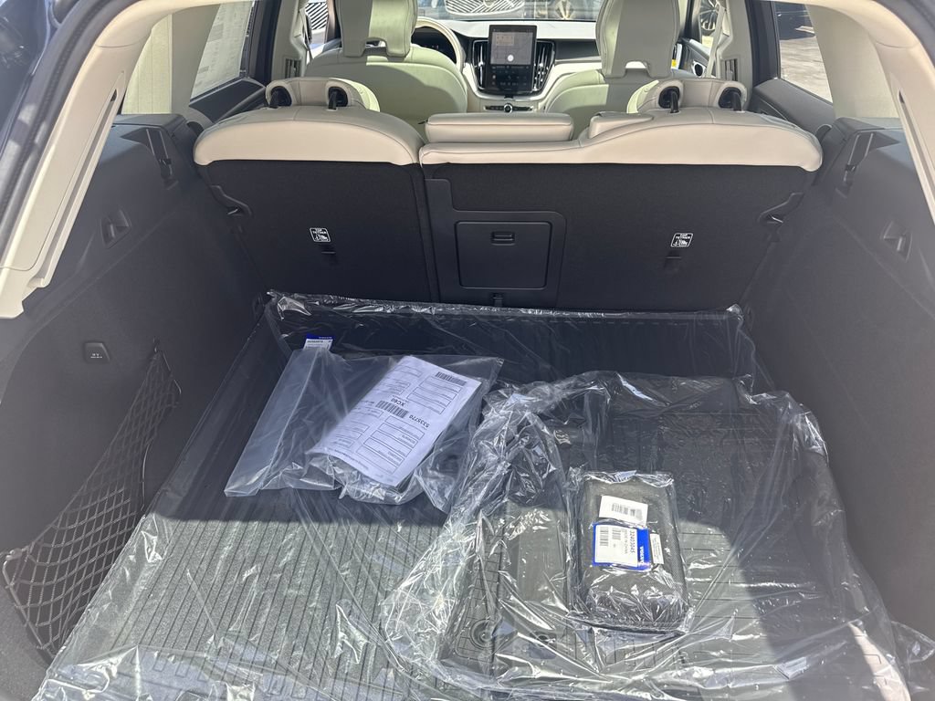 New 2026 Volvo XC60 B5 Ultra w/ Protection Package Premier AWD/4WD image 6