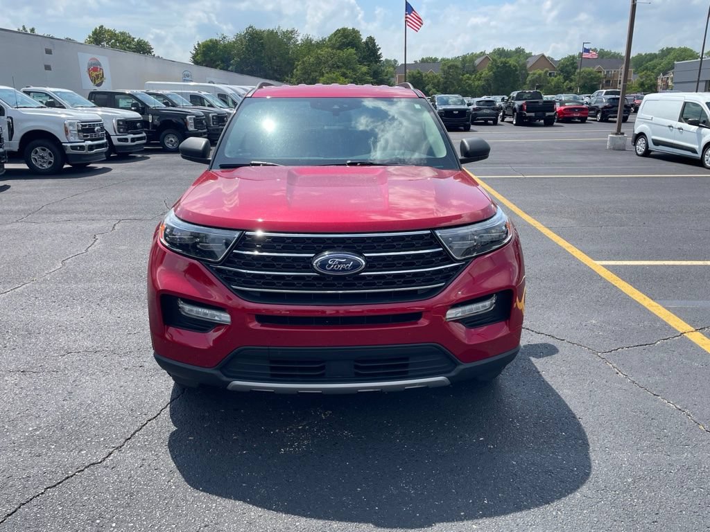 Used 2021 Ford Explorer XLT w/ Equipment Group 202A AWD/4WD image 2