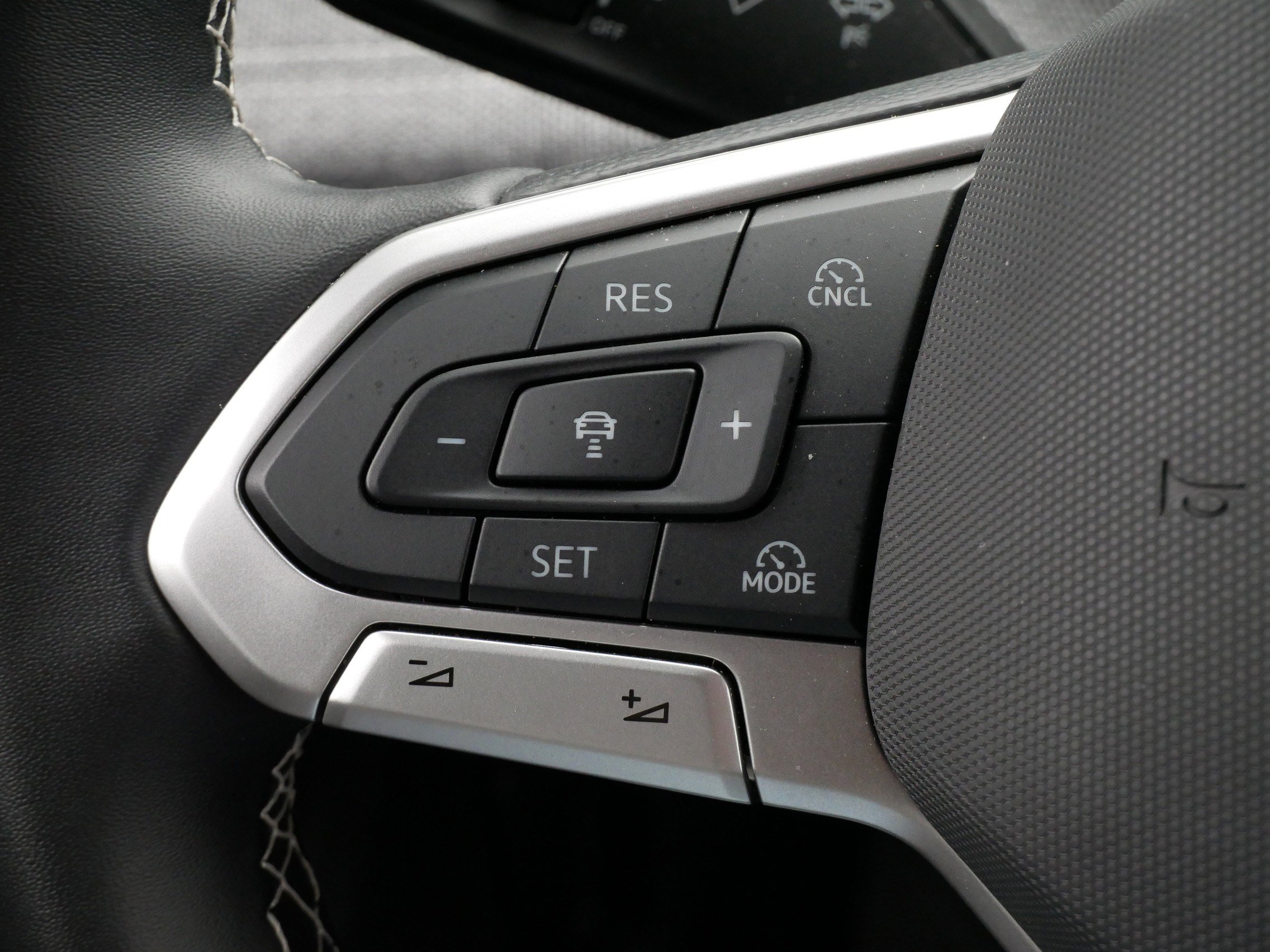 Certified 2025 Volkswagen Tiguan S AWD/4WD image 25