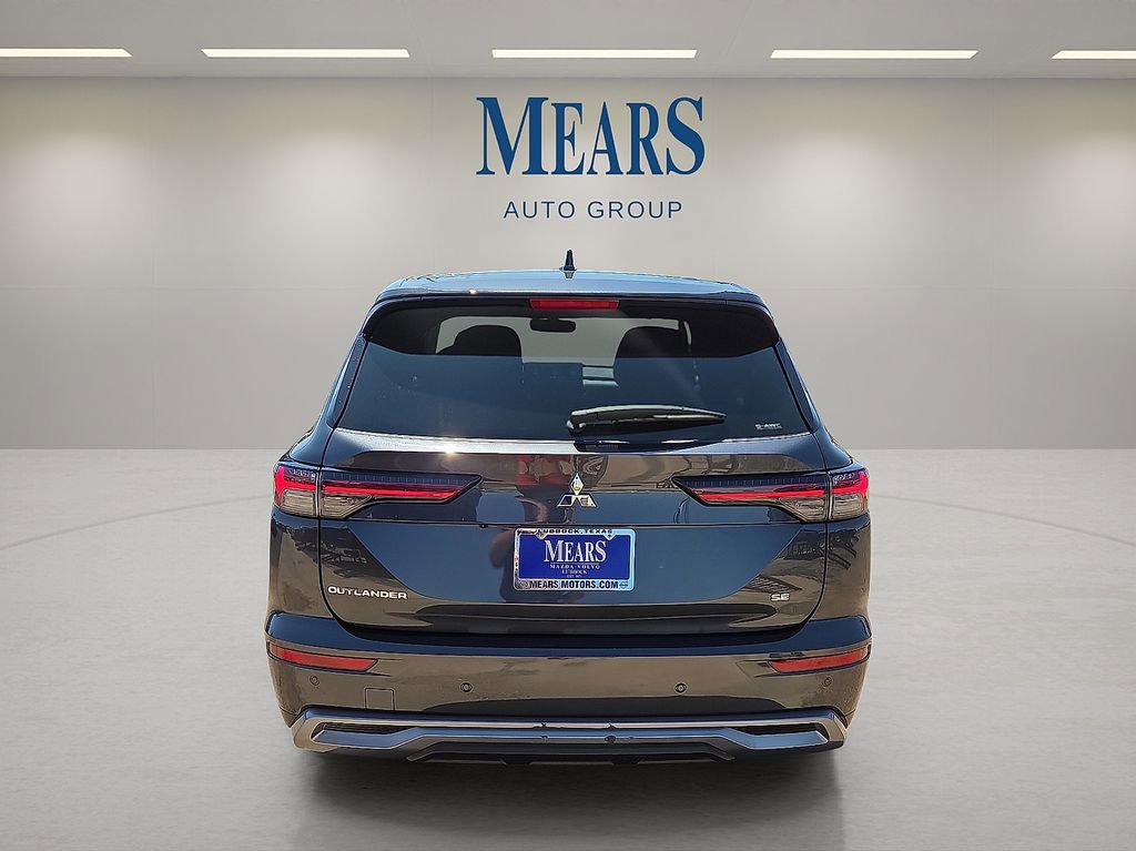 Used 2025 Mitsubishi Outlander SE image 4