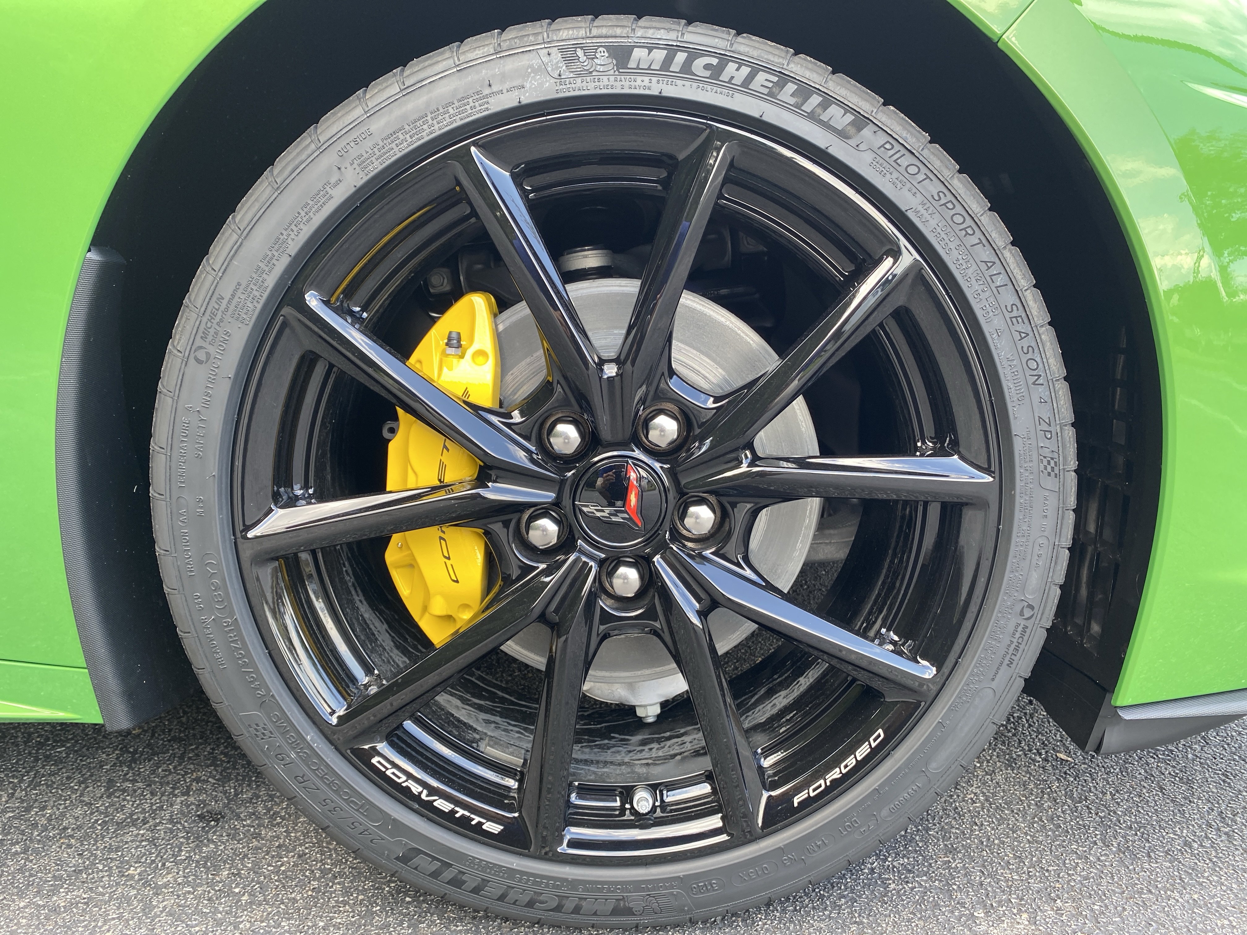 New 2027 Chevrolet Corvette Stingray Coupe w/ 1LT RWD image 13