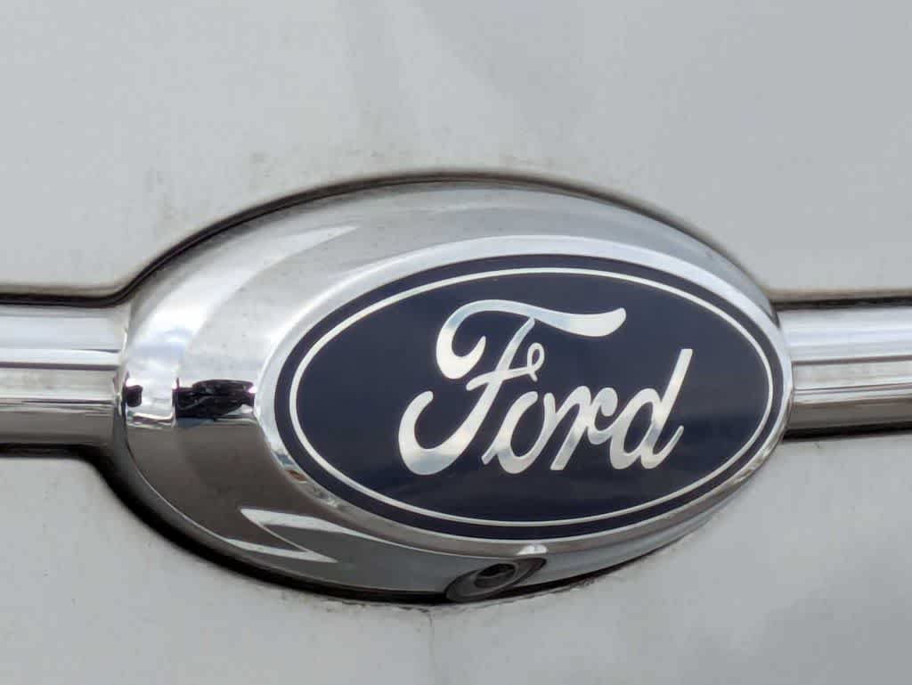 Used 2017 Ford Taurus SE FWD image 11