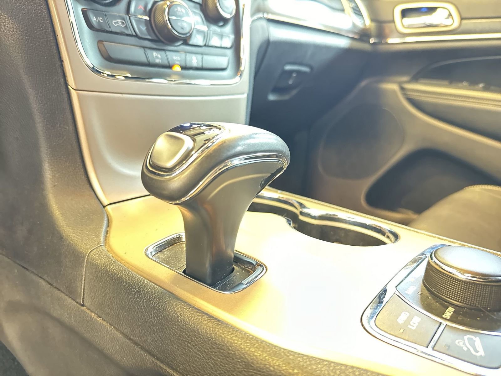 Used 2015 Jeep Grand Cherokee Limited image 16