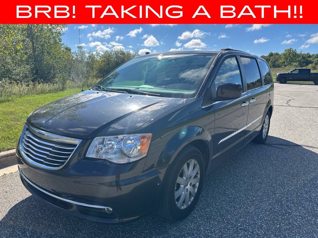 Used 2015 Chrysler Town & Country Touring w/ Driver Convenience Group FWD image 2