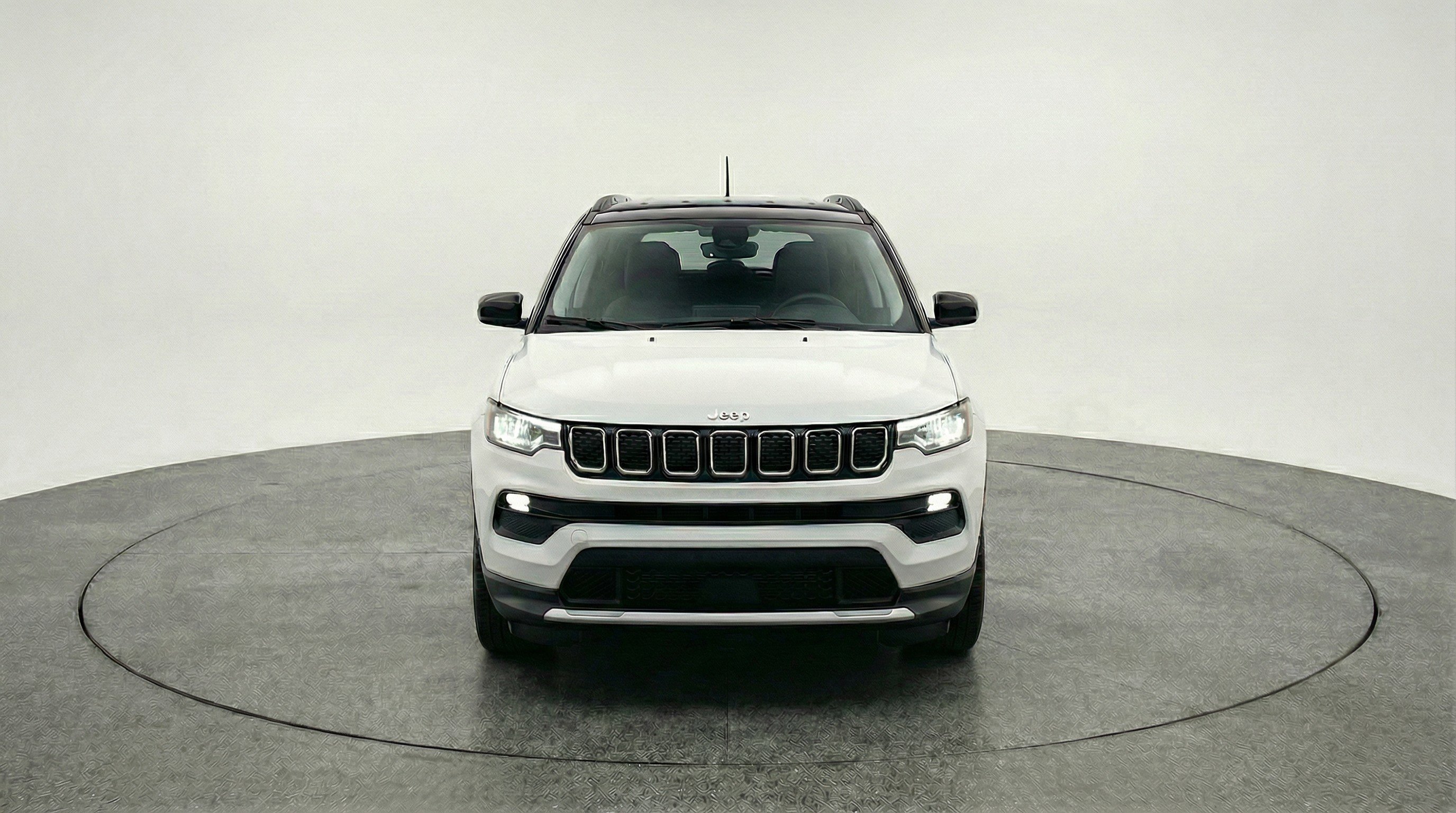 Used 2025 Jeep Compass Limited AWD/4WD image 2