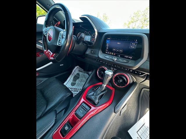 Used 2020 Chevrolet Camaro LT w/ Technology Package image 10