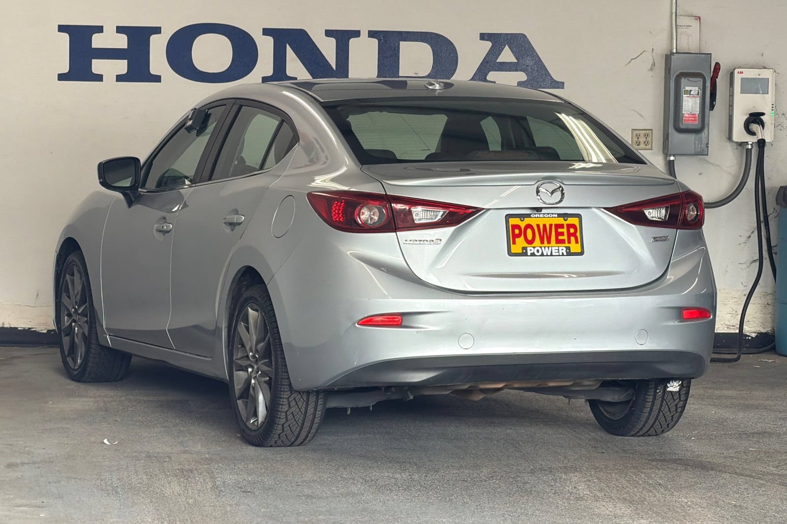 Used 2018 MAZDA MAZDA3 Grand Touring w/ Premium Equipment Package FWD image 5