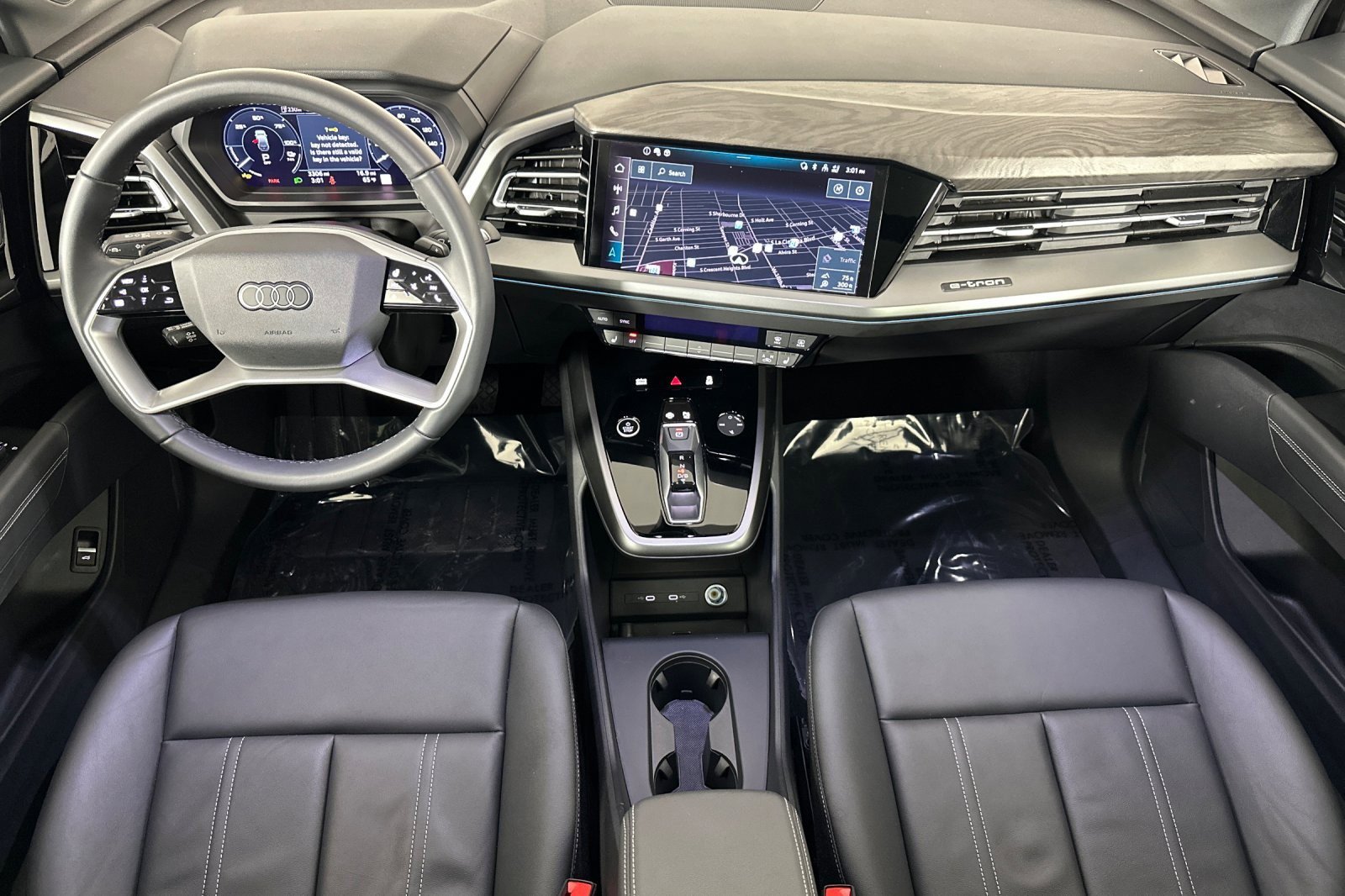 Used 2025 Audi Q4 e-tron Premium Plus image 12