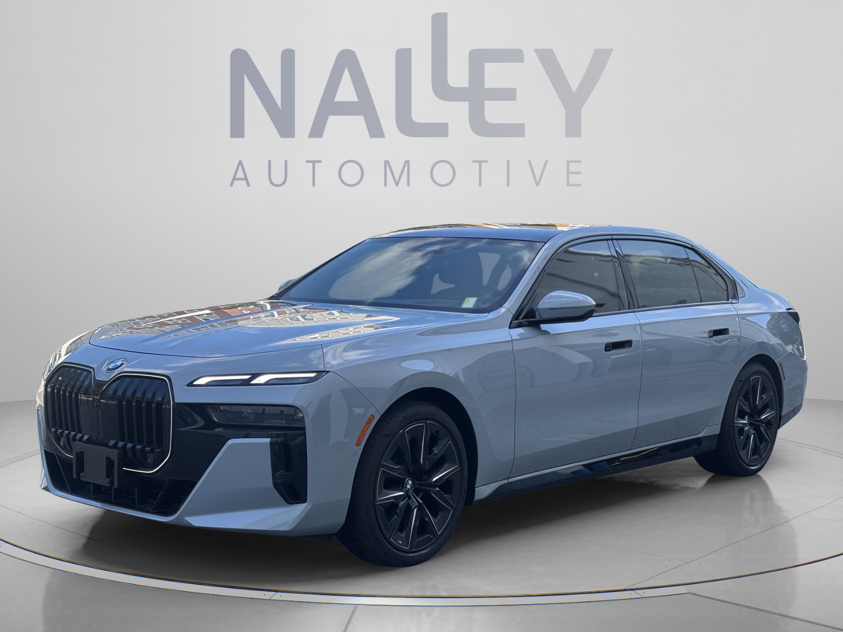 Used 2025 BMW 760i xDrive w/ Premium Package AWD/4WD image 1
