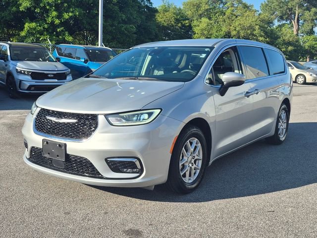 Used 2023 Chrysler Pacifica Touring-L image 7