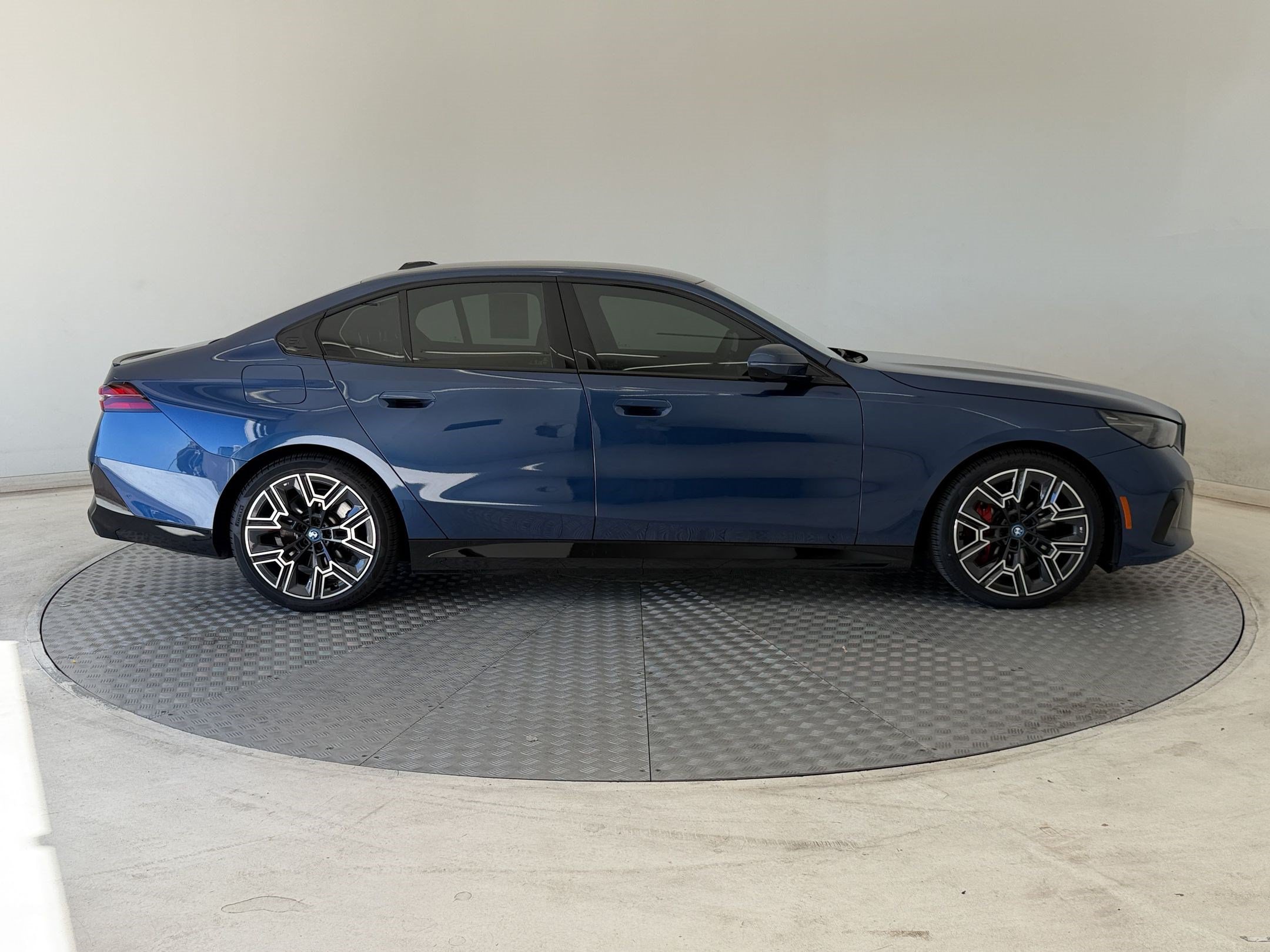 Certified 2025 BMW i5 xDrive40 w/ M Sport Package AWD/4WD image 8